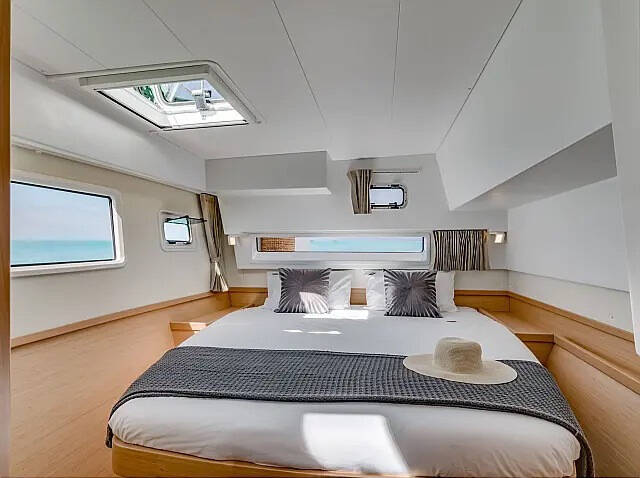 Lagoon 42 Skylight