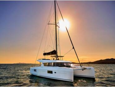 Lagoon 42 ALBERTINA  2025 refit - A/C  , Generator , Solar , Electric winch, remote control gangway