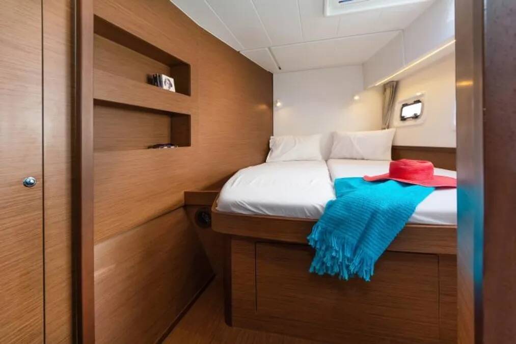 Lagoon 42 FANTASEA (generator, air condition, 1 SUP free of charge)