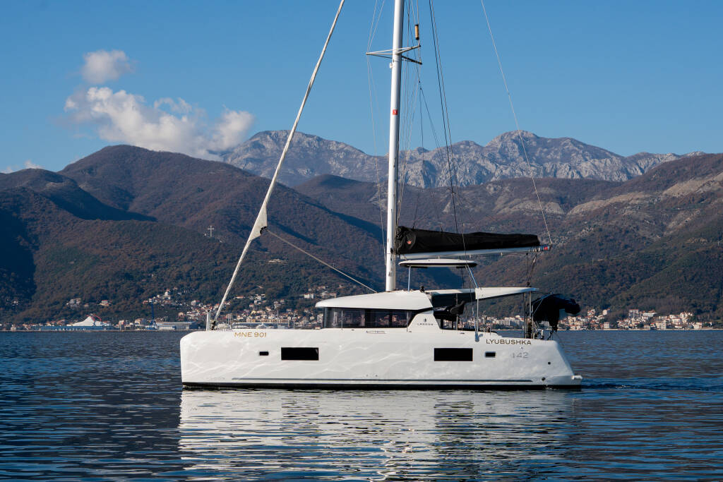 Lagoon 42 Lyubushka