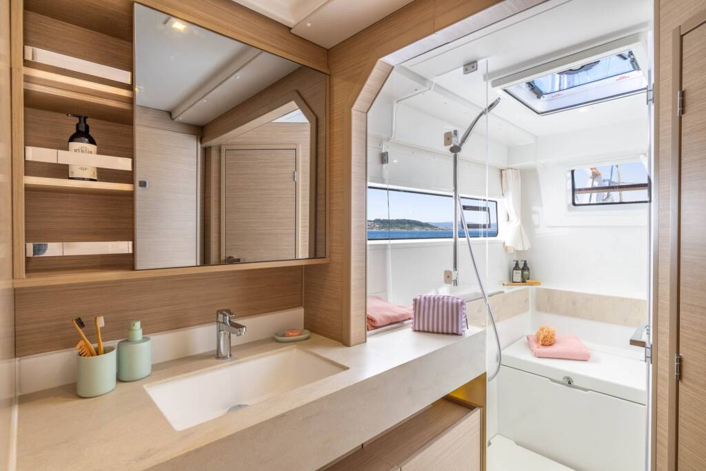 Lagoon 43 Active.Cruises