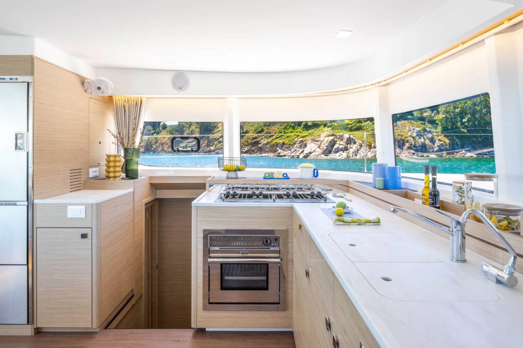Lagoon 43 Active.Cruises