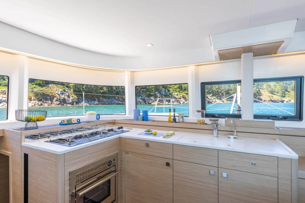 Lagoon 43 Active.Cruises