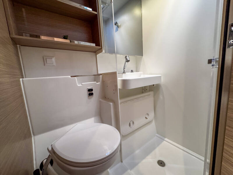 Lagoon 43 Bunga Bunga