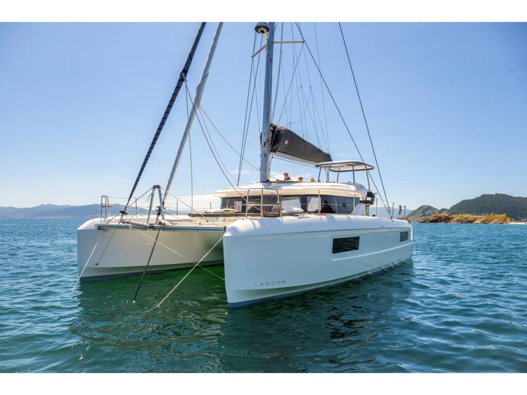 Lagoon 43 KY DONG