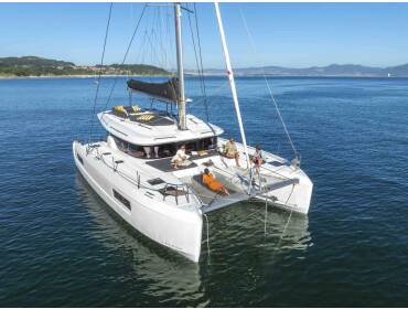 Lagoon 43 • WHITE PEARL