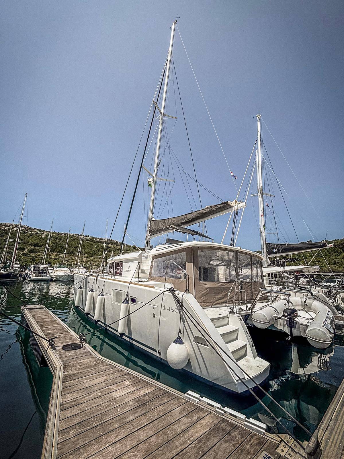 Lagoon 450 F Red Twin