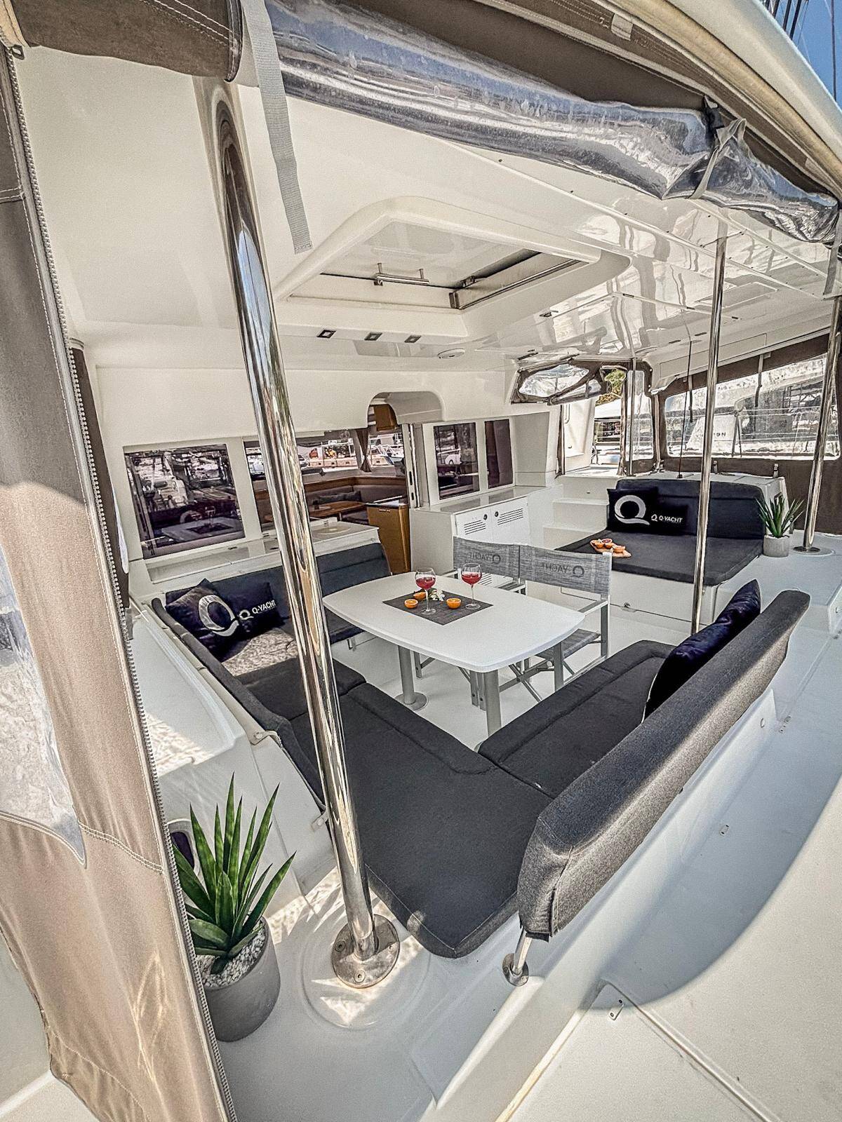 Lagoon 450 F Red Twin