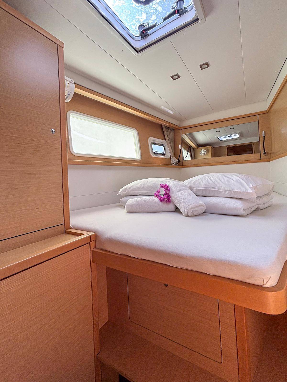 Lagoon 450 F Red Twin