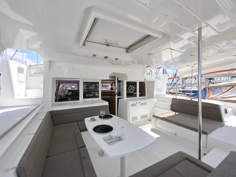 Lagoon 450 F LADIES&GENTLEMEN