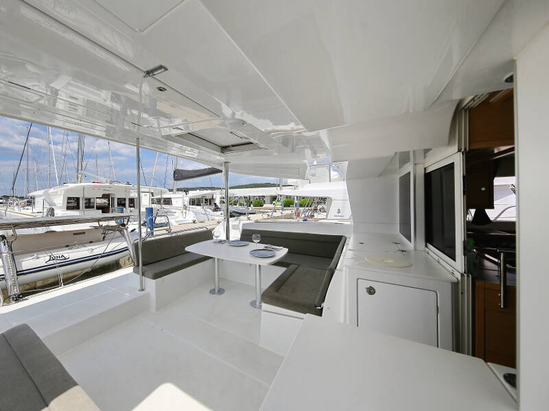 Lagoon 450 F LADIES&GENTLEMEN
