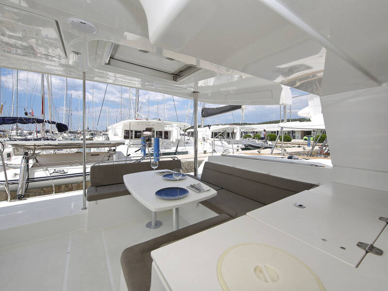 Lagoon 450 F LADIES&GENTLEMEN