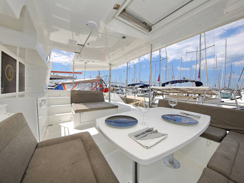 Lagoon 450 F LADIES&GENTLEMEN