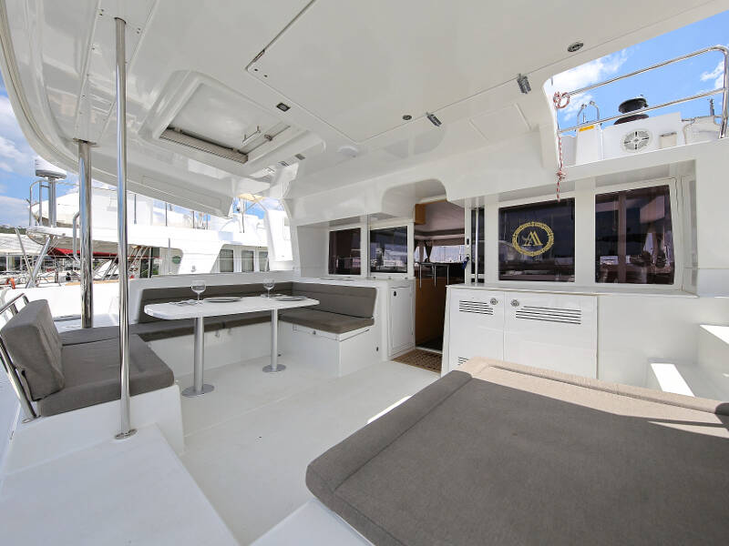 Lagoon 450 F LADIES&GENTLEMEN
