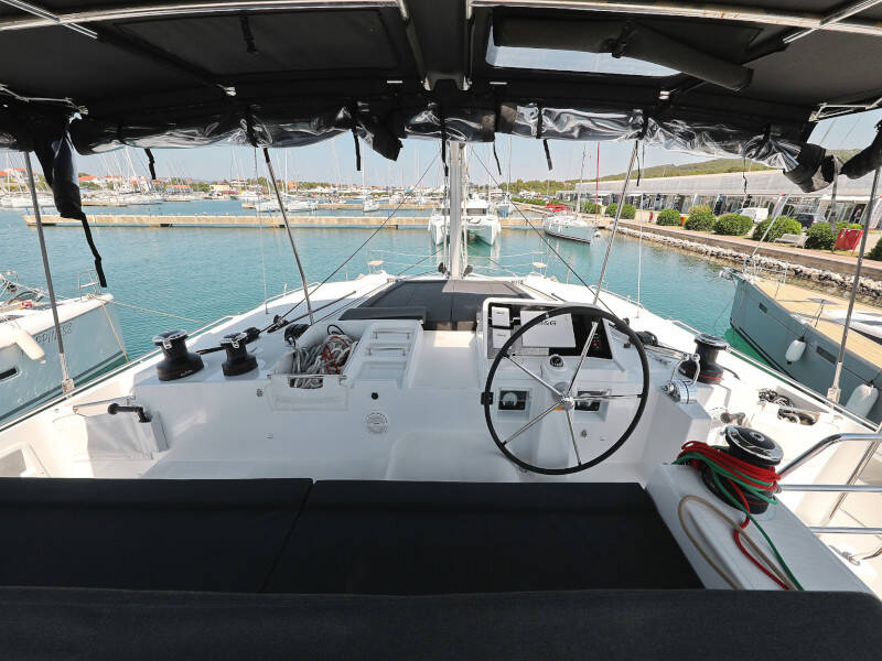 Lagoon 450 F HOT STUFF