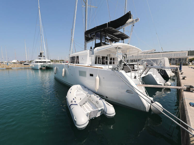 Lagoon 450 F HOT STUFF