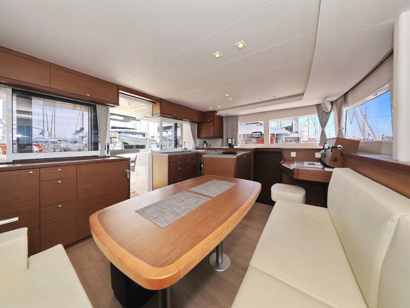 Lagoon 450 F OLIVER