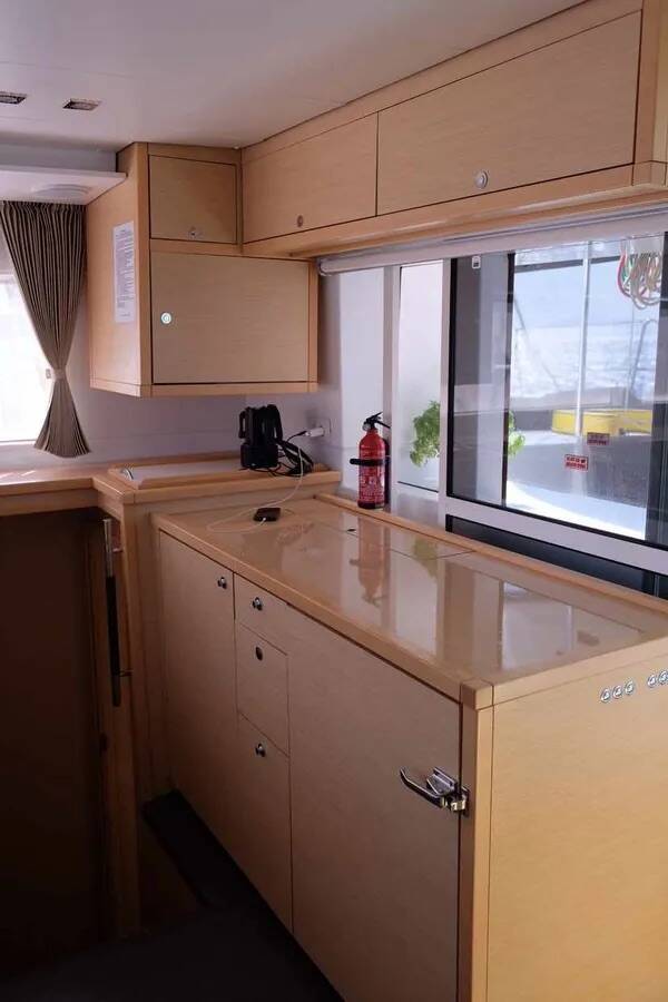 Lagoon 450 Fly Iris IV