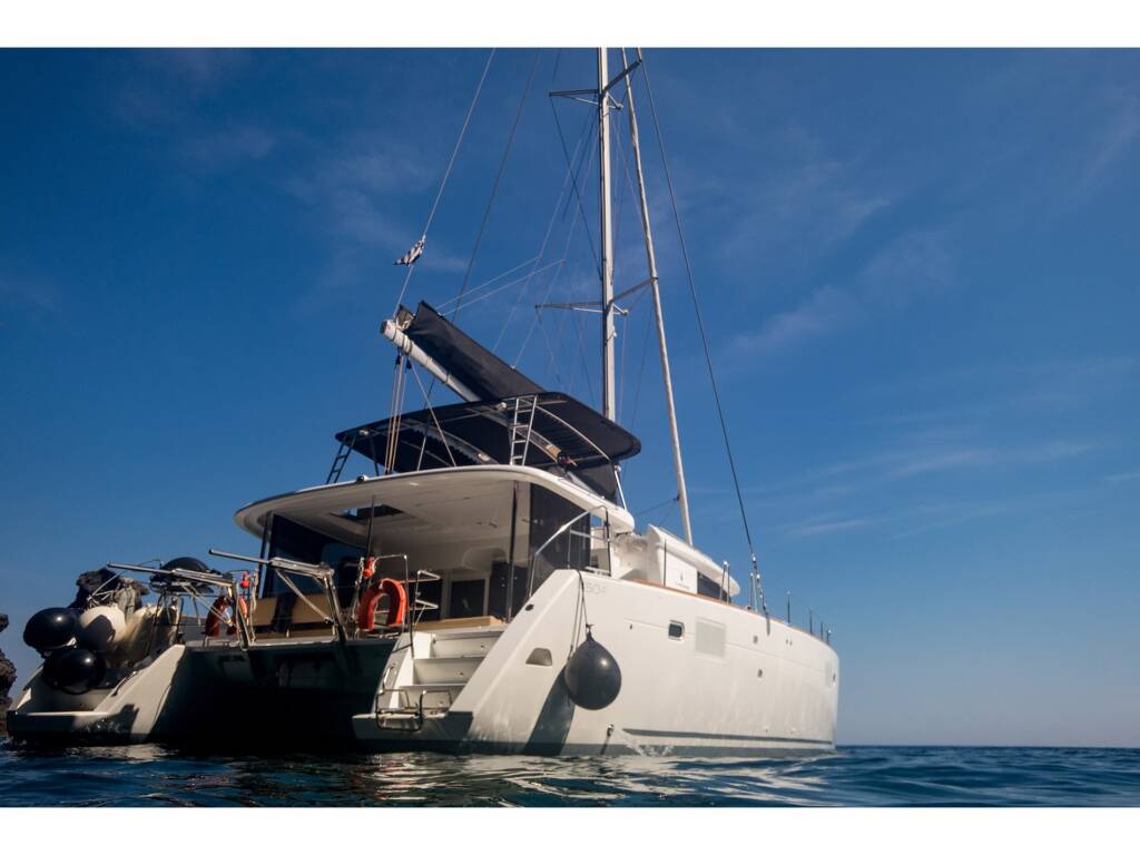 Lagoon 450 Fly MADICON (generator, air-condition, watermaker, dishwasher, washing machine, 2 SUP free of charge) *Skippered only*