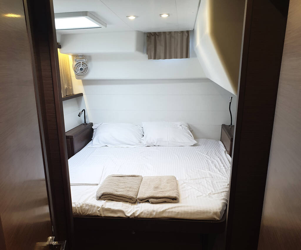 Lagoon 450 Fly MADICON (generator, air-condition, watermaker, dishwasher, washing machine, 2 SUP free of charge) *Skippered only*
