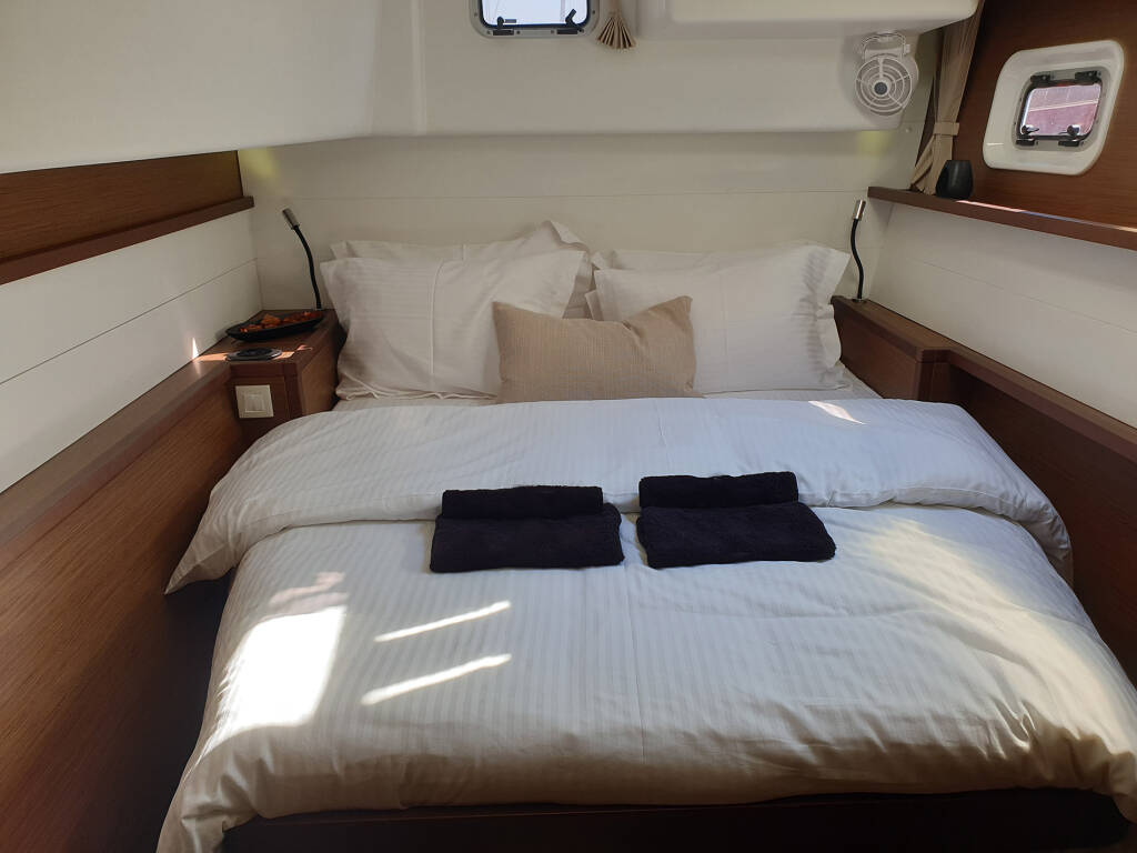 Lagoon 450 Fly MADICON (generator, air-condition, watermaker, dishwasher, washing machine, 2 SUP free of charge) *Skippered only*