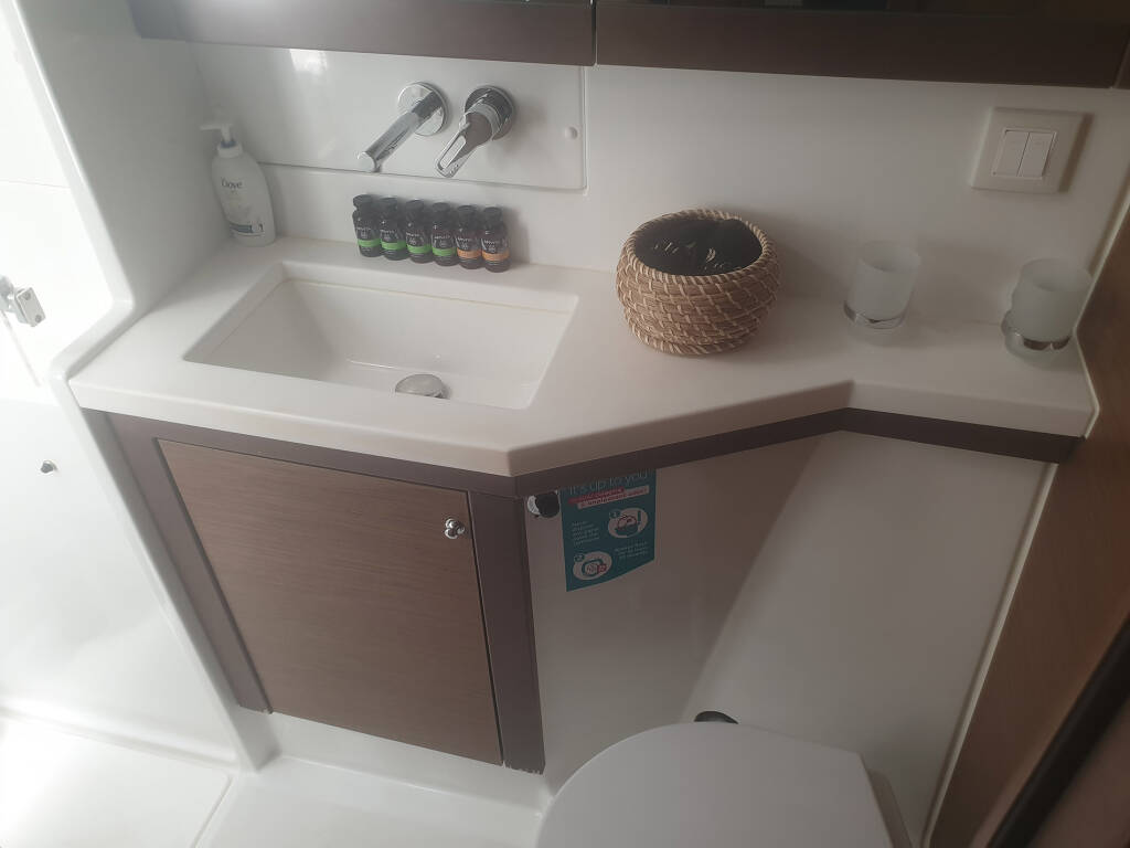Lagoon 450 Fly MADICON (generator, air-condition, watermaker, dishwasher, washing machine, 2 SUP free of charge) *Skippered only*