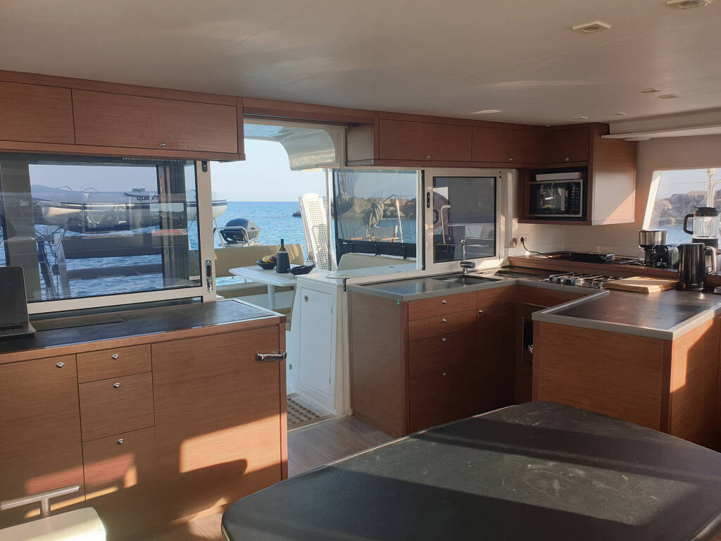 Lagoon 450 Fly MADICON (generator, air-condition, watermaker, dishwasher, washing machine, 2 SUP free of charge) *Skippered only*