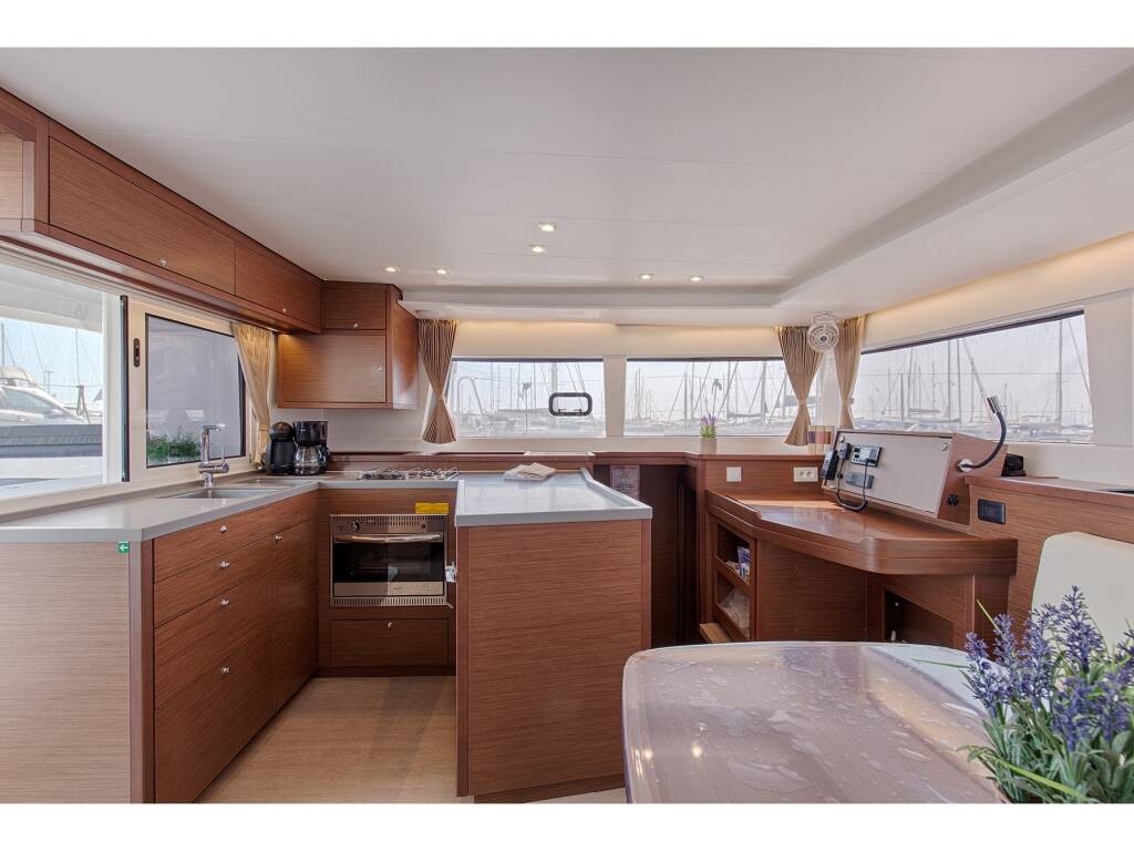 Lagoon 450  Flybridge Smile