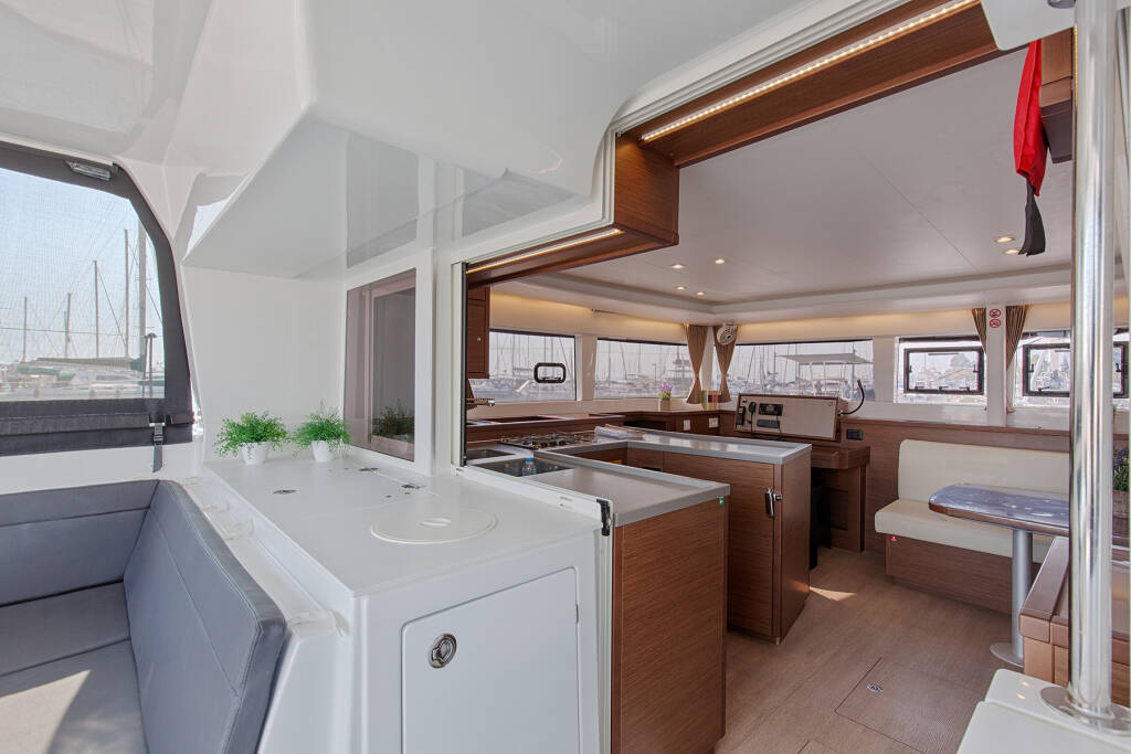 Lagoon 450  Flybridge Smile