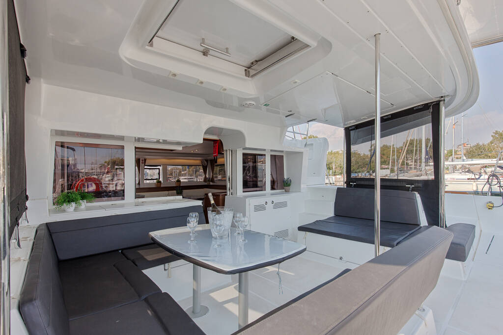 Lagoon 450  Flybridge Smile