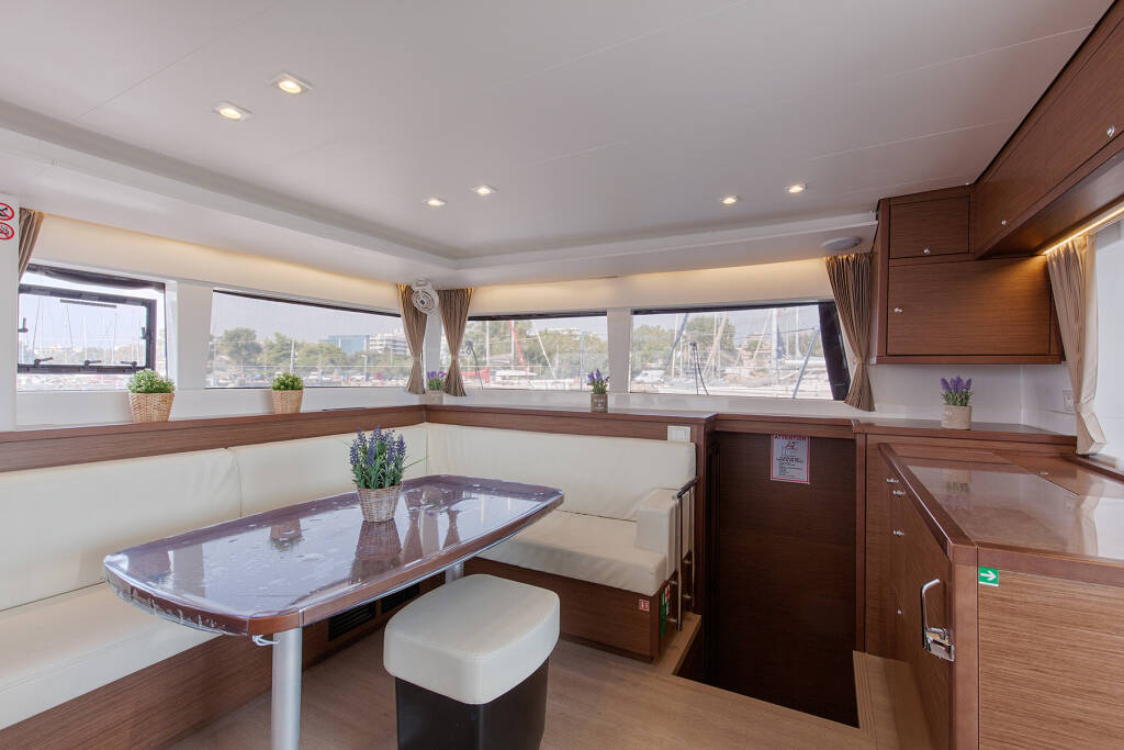 Lagoon 450  Flybridge Smile
