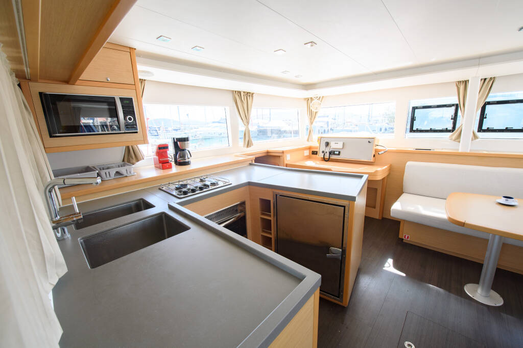 Lagoon 450  Flybridge Athina (Pax 12)