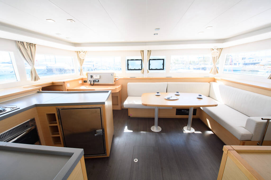 Lagoon 450  Flybridge Athina (Pax 12)