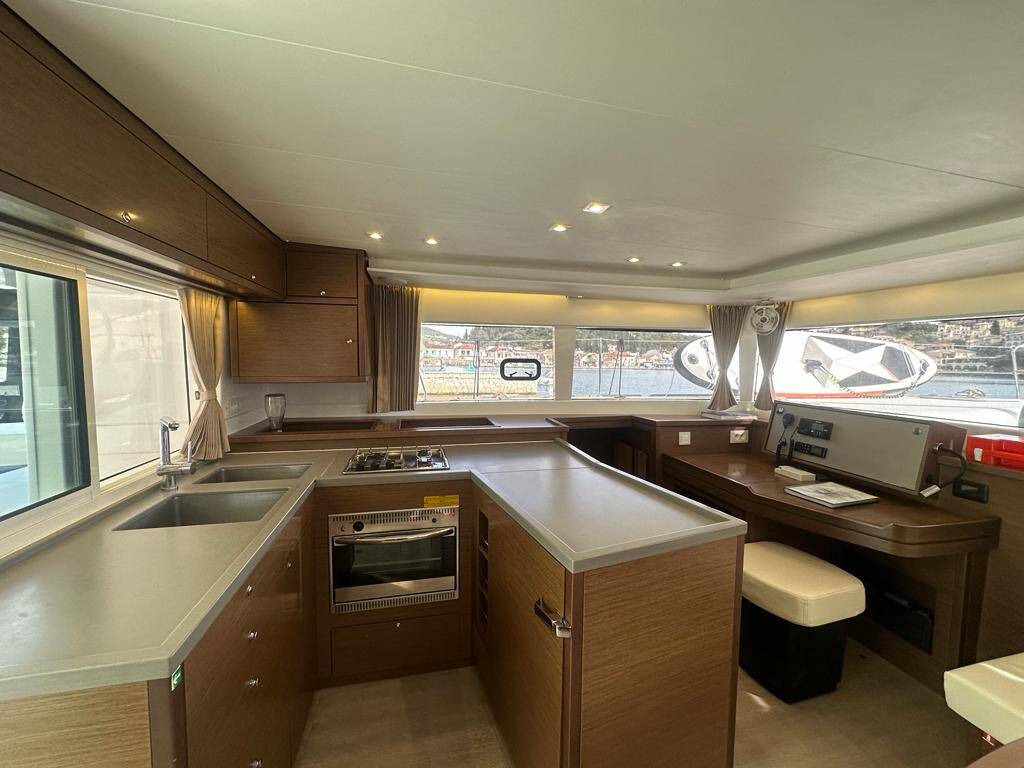 Lagoon 450  Flybridge ZACAPA (generator, air condition, water maker, 2 SUP free of charge)