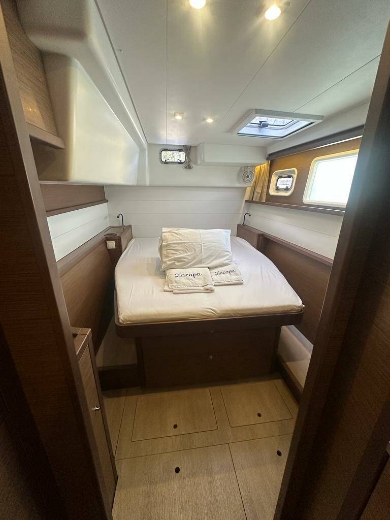 Lagoon 450  Flybridge ZACAPA (generator, air condition, water maker, 2 SUP free of charge)