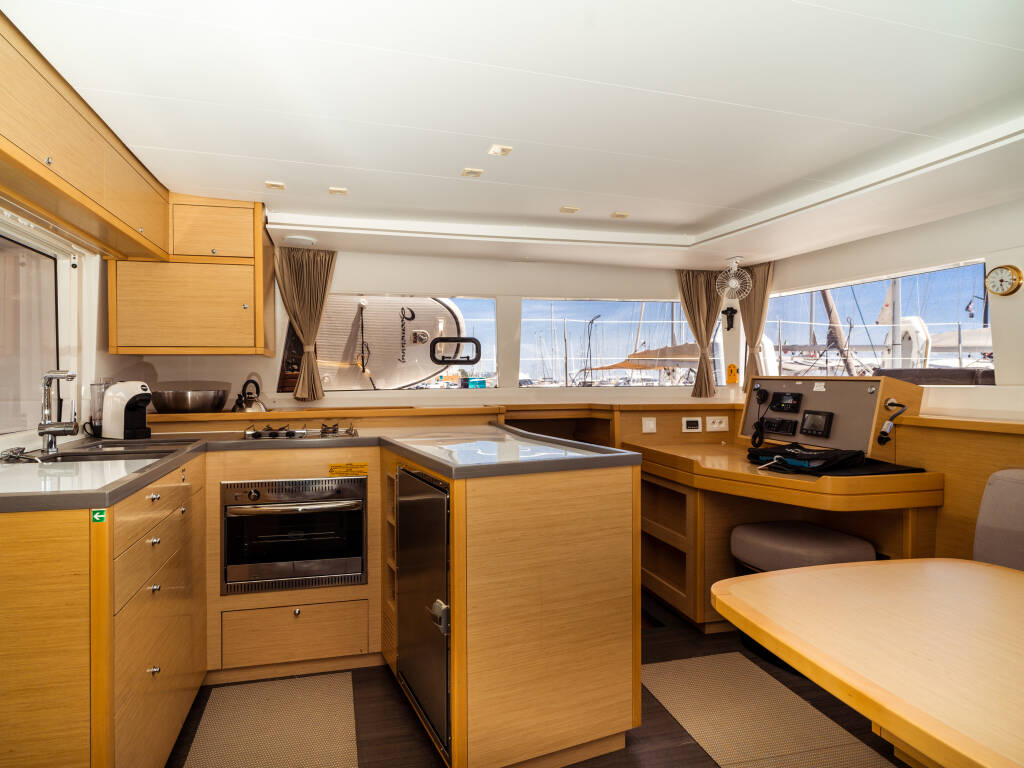 Lagoon 450 Flybridge WindFinder