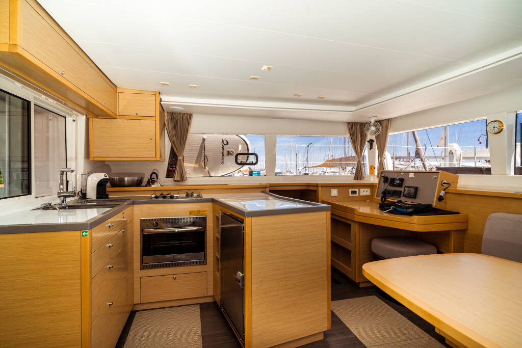 Lagoon 450 Flybridge WindFinder