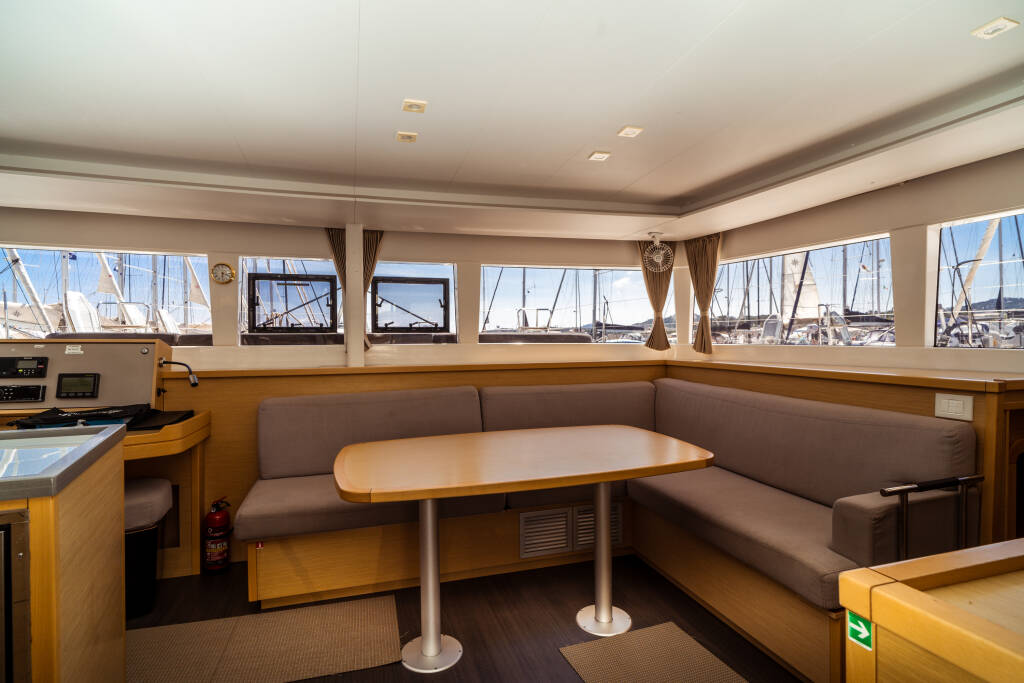 Lagoon 450 Flybridge WindFinder