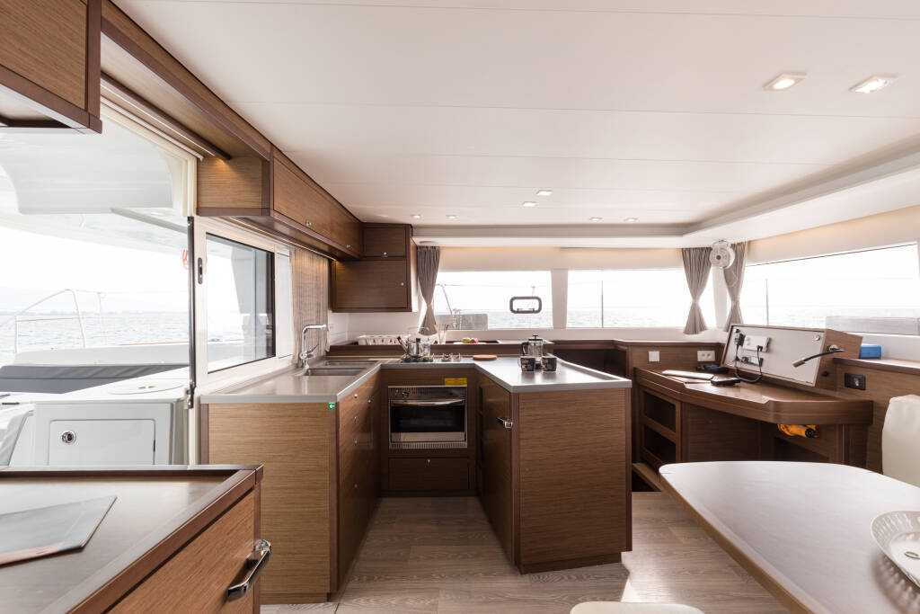 Lagoon 450  Flybridge Myrto | A/C, Gen, Watermaker, 12 pax