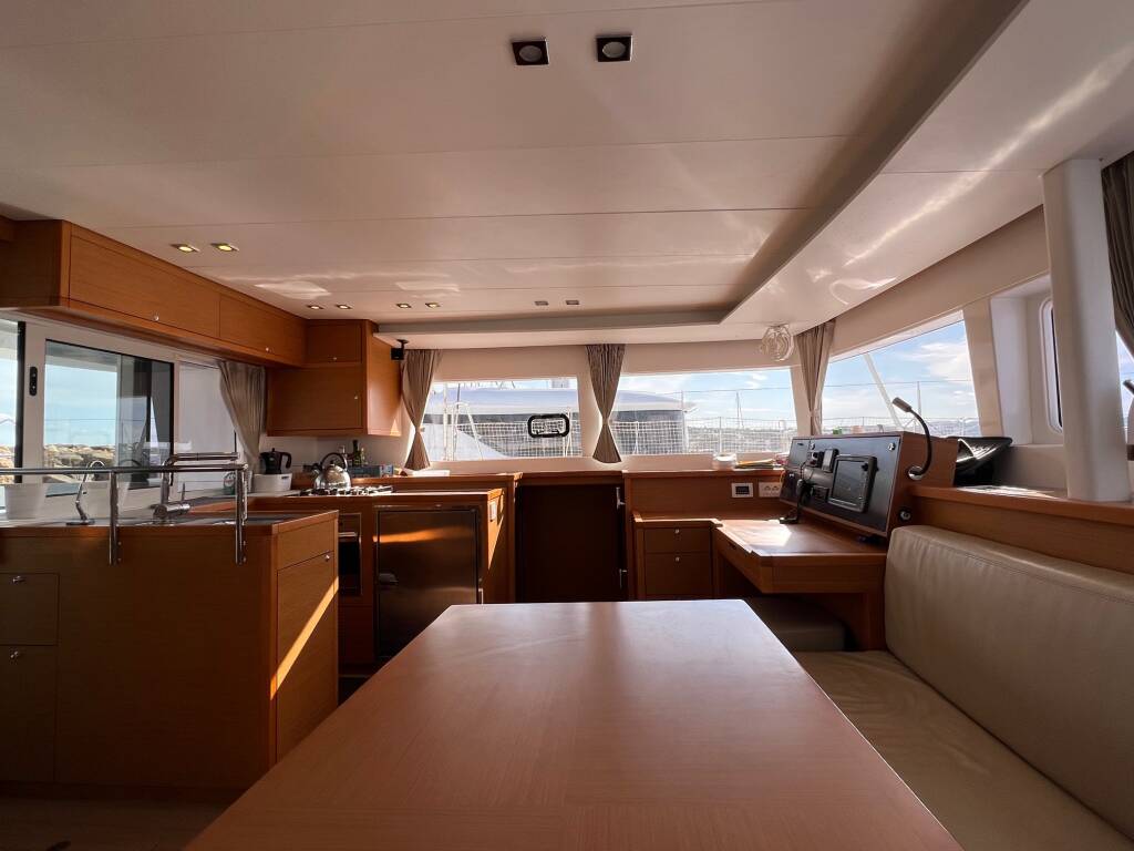 Lagoon 450  Flybridge Ocean Mares