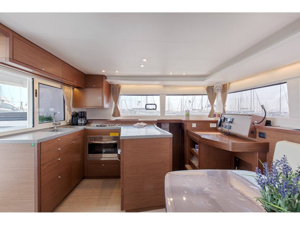 Lagoon 450  Flybridge Relax