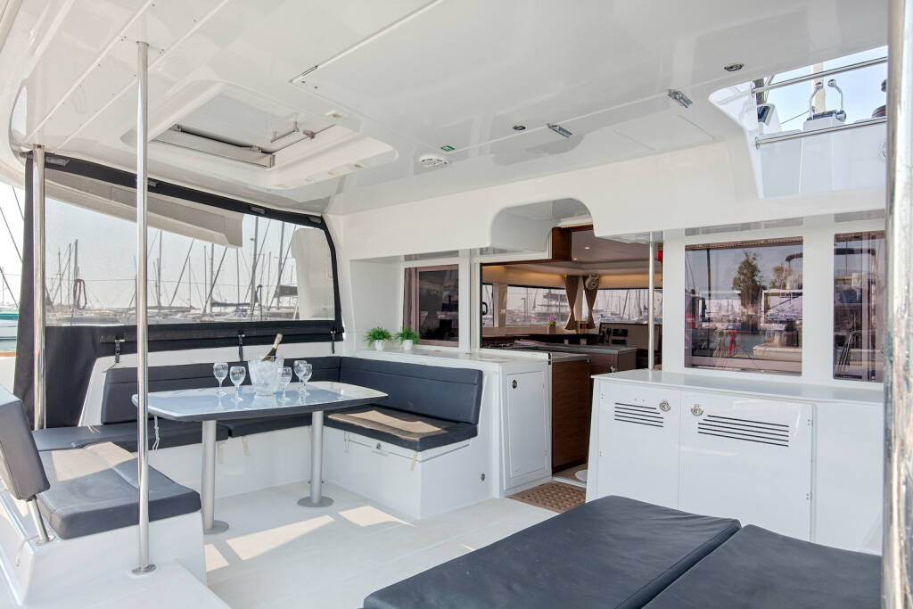Lagoon 450  Flybridge Relax