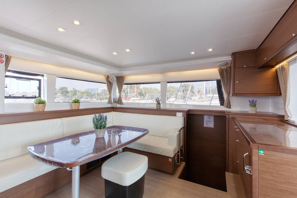 Lagoon 450  Flybridge Relax