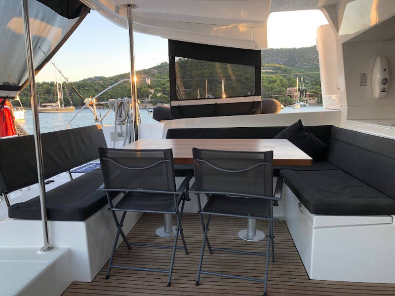 Lagoon 450  Flybridge Oceana (VIP Equipment incl A/C, Generator, Water Maker, PS 4, Dishwasher, Washer+Dryer)