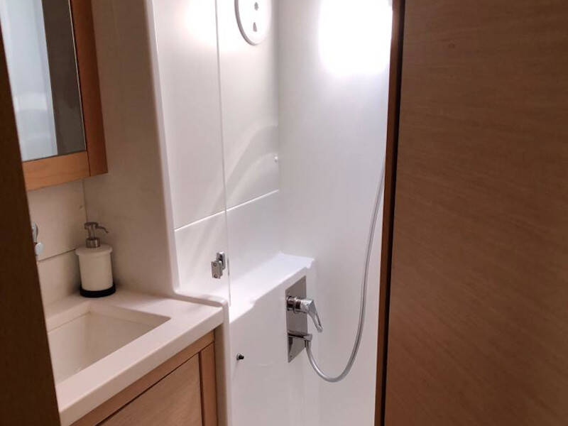 Lagoon 450  Flybridge Oceana (VIP Equipment incl A/C, Generator, Water Maker, PS 4, Dishwasher, Washer+Dryer)