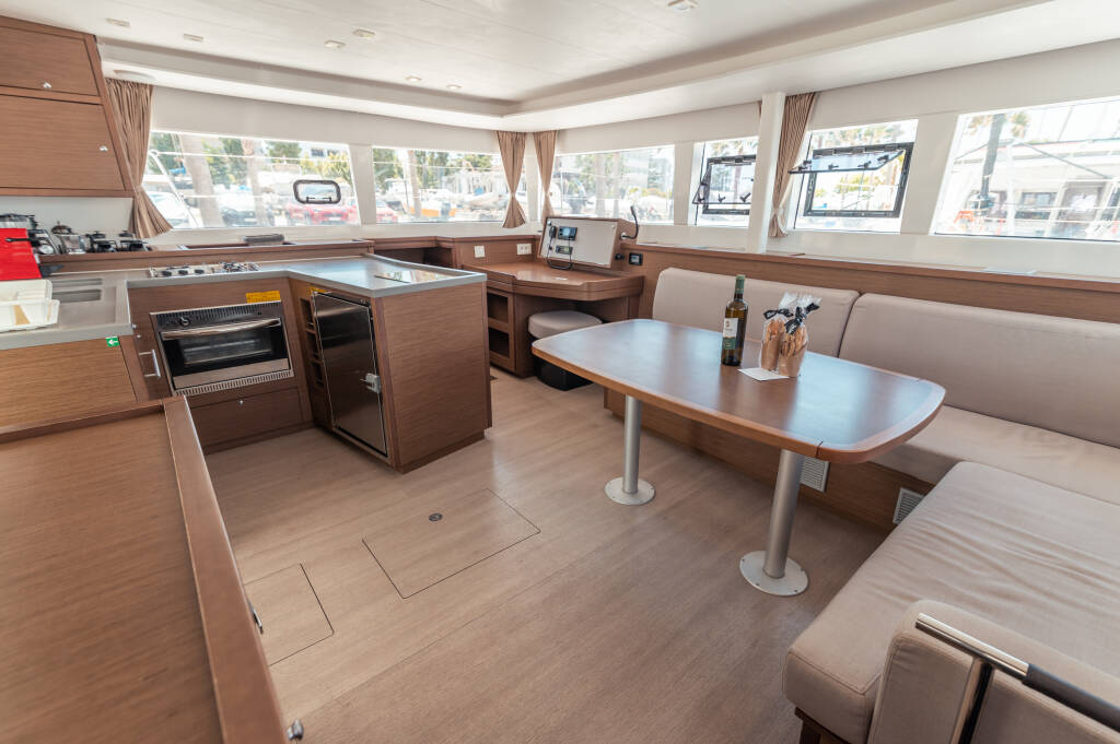 Lagoon 450 Flybridge TBA