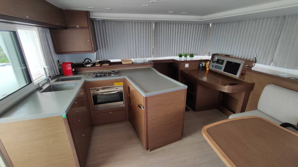 Lagoon 450 Flybridge Alex Jr.