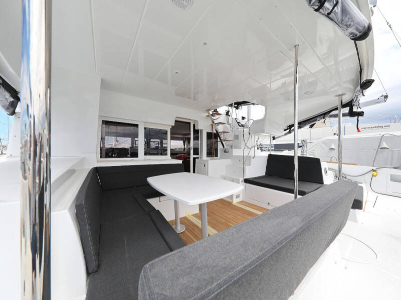 Lagoon 450 SporTop OASIS