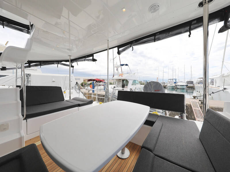 Lagoon 450 SporTop OASIS