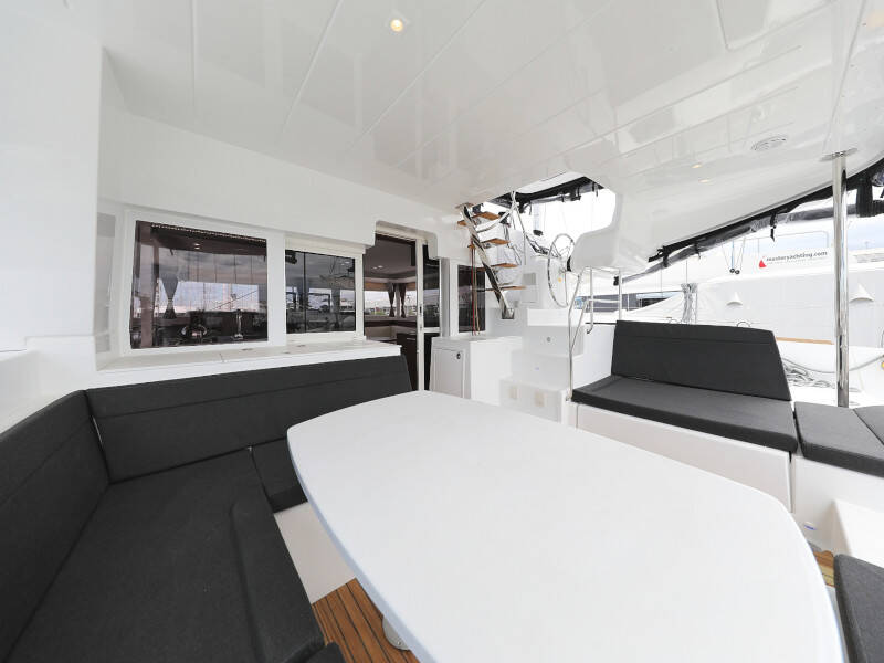 Lagoon 450 SporTop OASIS